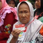 Layanan Call Center 24 Jam Hadir untuk Laporkan Salah Sasaran Bansos | Sumber gambar Tribunnews.com