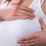 Cara Efektif Mengatasi Nyeri Payudara Saat Menstruasi: Tips Aman dan Terbukti | Sumber gambar Fimela.com