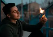 Kumpulan kata-kata sad boy galau dan patah hati yang cocok jadi caption media sosial. Ungkapkan perasaanmu dengan kalimat yang penuh makna.