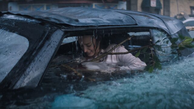 Salah satu adegan kondisi terjebak dalam film Thrash Netflix (Foto: Youtube/Official Trailer)