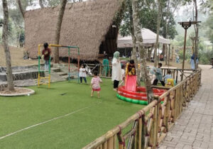Salah satu fasilitas di Wisata Alam Kaliwungu